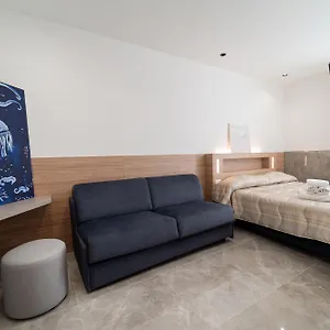 Le 4 Stagioni Dante H Centro, By Clapa Group Napels